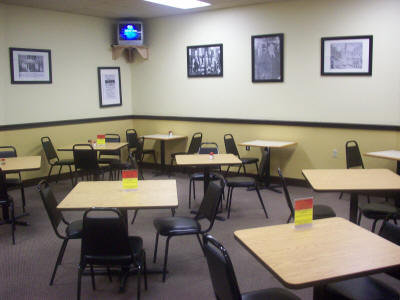 Courthouse Deli and catering seats 44 people so you will always find a table available for dining here. 